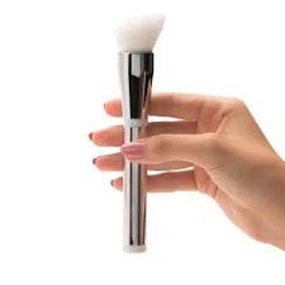 IT COSMETICS #704 Heavenly Skin Smoothing Complexion Brush Foundation - Picture 1 of 7
